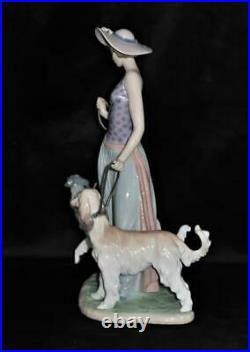 Lladro Spanish Porcelain Figurine 5802 ELEGANT PROMENADE Woman Walking Dogs