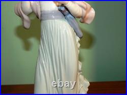 Lladro Sunday's Best Figurine 06246 Lady with Dog Excellent