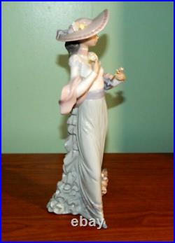 Lladro Sunday's Best Figurine 06246 Lady with Dog Excellent