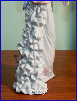 Lladro Sunday's Best Figurine 06246 Lady with Dog Excellent