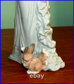 Lladro Sunday's Best Figurine 06246 Lady with Dog Excellent