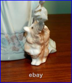 Lladro Sunday's Best Figurine 06246 Lady with Dog Excellent