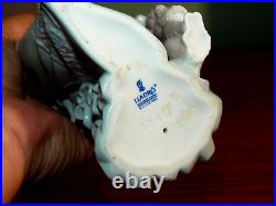 Lladro Sunday's Best Figurine 06246 Lady with Dog Excellent