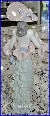 Lladro Sundays Best Figurine #6246 Grey Woman Dog Statue Mint