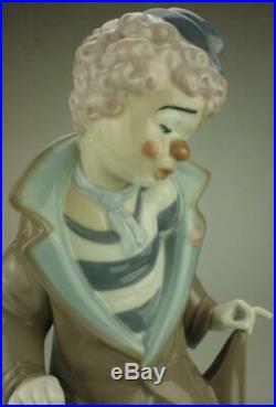 Lladro Surprise #5901 Retired Handmade Clown or Magician with Dogs Figurine