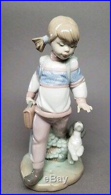 Lladro THURDAY'S CHILD #6018 FIGURINE School Girl & Dog with BOX Excellent