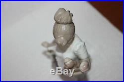 Lladro TRAVELING COMPANIONS 6753 Woman with Umbrella Suitcase Holding Dog SPAIN