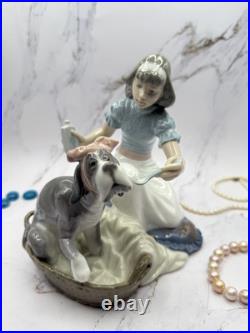 Lladro Take your Medicine # 5921, Porcelain Figurine, Retired, beautiful