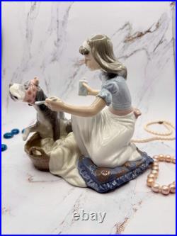 Lladro Take your Medicine # 5921, Porcelain Figurine, Retired, beautiful