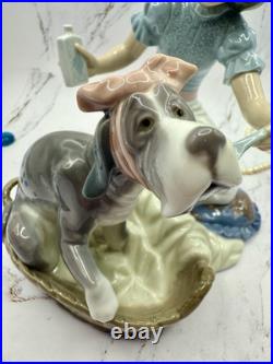 Lladro Take your Medicine # 5921, Porcelain Figurine, Retired, beautiful