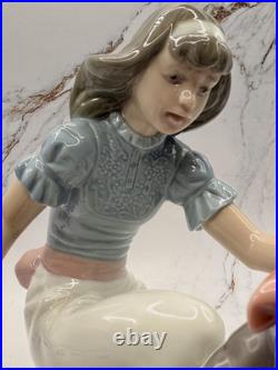 Lladro Take your Medicine # 5921, Porcelain Figurine, Retired, beautiful