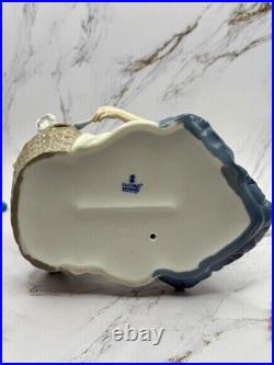 Lladro Take your Medicine # 5921, Porcelain Figurine, Retired, beautiful