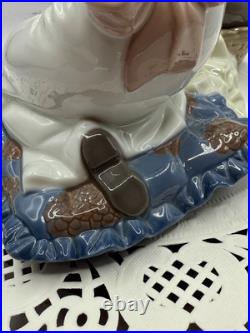 Lladro Take your Medicine # 5921, Porcelain Figurine, Retired, beautiful