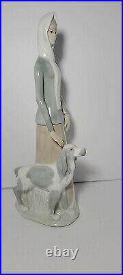 Lladro Tengra Lady and Dog Porcelain Figurine 15 TallEXCELLENT Made Spain