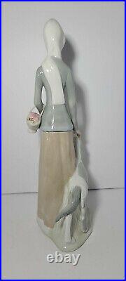 Lladro Tengra Lady and Dog Porcelain Figurine 15 TallEXCELLENT Made Spain