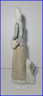 Lladro Tengra Lady and Dog Porcelain Figurine 15 TallEXCELLENT Made Spain