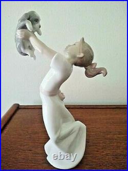 Lladro The Best Of Friends Girl Figurine #8032 Puppy