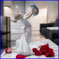 Lladro The Best of Friends Girl holding Dog Figurine 01008032