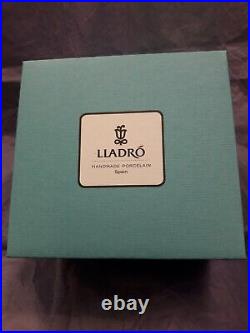 Lladro, The Dog Mini, #9119, Brand New, Mint & Box, Free Usps Shipping