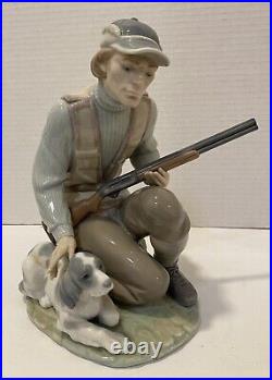 Lladro The Sportsman #6096 Hunter with Dog and Gun with Box Retired