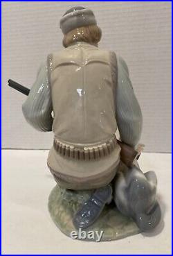 Lladro The Sportsman #6096 Hunter with Dog and Gun with Box Retired