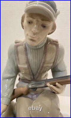 Lladro The Sportsman #6096 Hunter with Dog and Gun with Box Retired