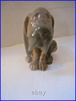 Lladro Timid Dog #5111 Figurine Bloodhound Sitting Free Trivet Base