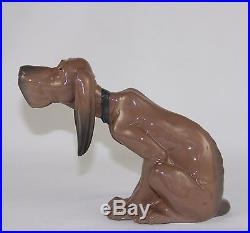 Lladro Timid Dog #5111 Figurine Bloodhound Sitting Perfect
