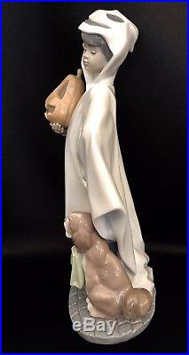 Lladro Trick or Treat Boy withDog (6227 Mint) Perfect for a Christmas Present
