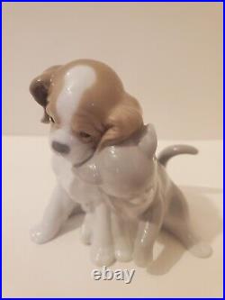 Lladro Utopia Against All Odds Figurine Kitten Puppy Cuddling 4.25