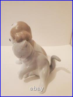 Lladro Utopia Against All Odds Figurine Kitten Puppy Cuddling 4.25