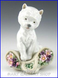Lladro Utopia Figurine PLAYFUL CHARACTER DOG WITH FLOWER BASKET #8207 Mint