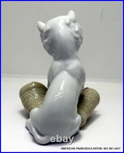 Lladro Utopia Playful Character White Westie Puppy Dog and Flowers no box #8207