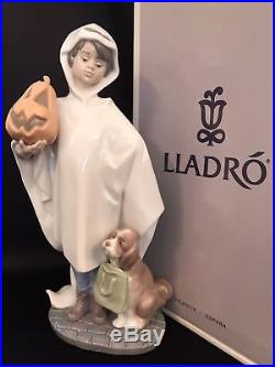 Lladro Very Rare Trick or Treat (6227 Mint in Box) Boy with Dog Halloween MIB