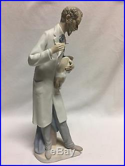 Lladro Veterinarian Holding Dog Matte Figurine #4825 Mint No Box 13 1/2