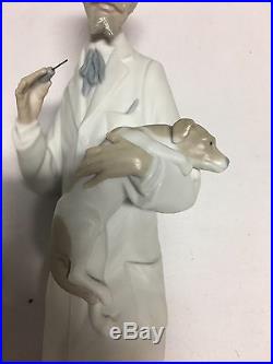 Lladro Veterinarian Holding Dog Matte Figurine #4825 Mint No Box 13 1/2