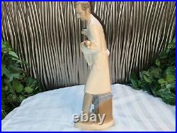 Lladro Veterinarian Injecting Puppy Porcelain Figurine #4825 Retired MINT COND