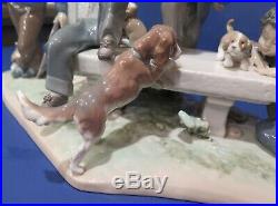 Lladro Vintage Figurine # 5539 Puppy Dog Tails