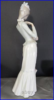 Lladro Walk with the Dog #4893 Glazed Porcelain Figurine No Box 15 Perfect