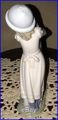 Lladro Warm Welcome #6903 Girl With Golden Retriever Dog Beautiful Piece