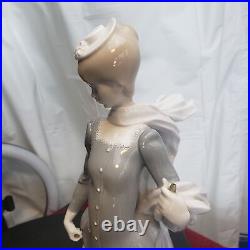 Lladro Woman With Dog Porcelain Figurine Size 10.5 In Multicolor