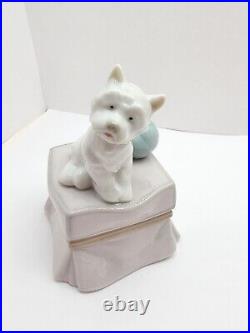Lladro cute companion dog Elegant Graceful Formal Luxury Spain Figurine