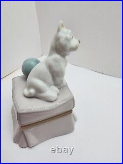 Lladro cute companion dog Elegant Graceful Formal Luxury Spain Figurine