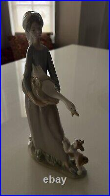 Lladro figurine #4866 girl With Goose And Dog mint