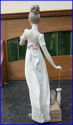 Lladro figurine #6753 TRAVELLING COMPANIONS Lady with Dog excellent