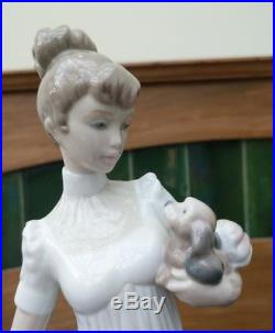 Lladro figurine #6753 TRAVELLING COMPANIONS Lady with Dog excellent