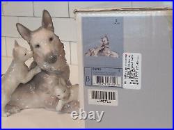 Lladro figurine German Shepherd With Puppies 06454