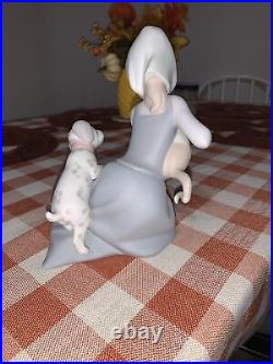 Lladro figurine Little Friskies # 5032 Girl with Cat and Dog