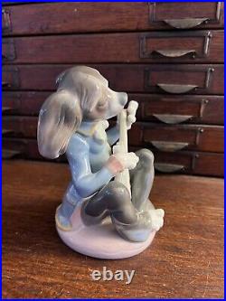 Lladro figurine collectibles dog seated playing guitar. #1153 Chip On Top Guitar