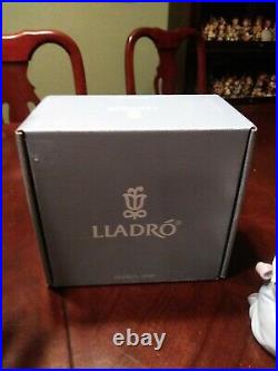 Lladro figurines collectibles retired #6862 An Elegant Touch Mint Box